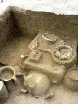 الشرطة تقبض على شخصين بتهمة التنقيب عن آثار 