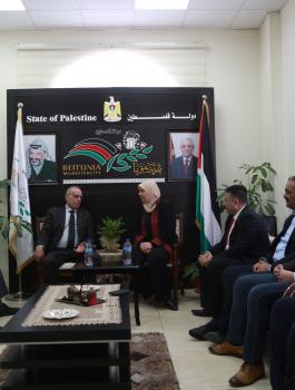 فتح دائرة للسيرة في بيتونيا