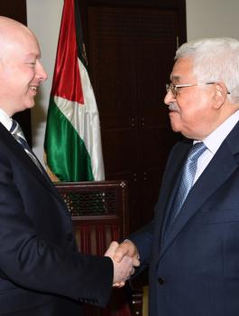 مبعوث ترامب للسلام  وعباس 