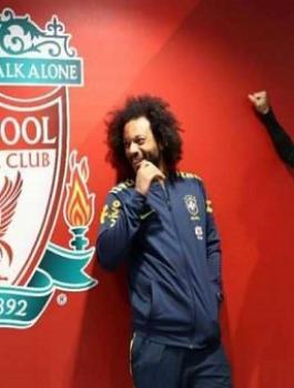 صورة لاعبو ريال مدريد يضحكون أمام شعار نادي ليفربول تثير الجدل