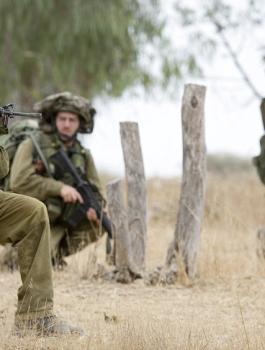 1406045616131_Image_galleryImage_Israeli_soldiers_kneel_du