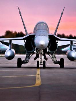 مقاتلات دنماركية تطوق حاملة صواريخ روسية 