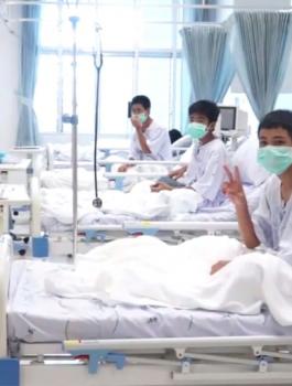 أطفال الكهف في تايلند يتلقون العلاج في المستشفى 