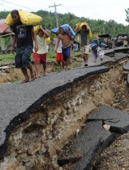 earthquake-land-afp