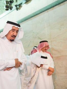 الملك سلمان وماء زمزم 