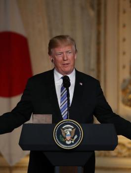 ترامب ونقل النفط عبر مضيق هرمز 