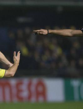 فياريال يعتذر لحكام المباراة 