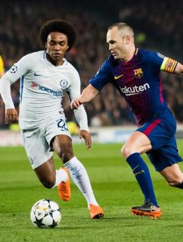 الرسام إنيستا يتخذ قراراً مصيرياً لمستقبله مع برشلونة