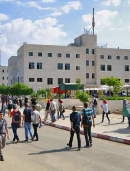 اعفاء طلبة البلدة القديمة من الرسوم الجامعية