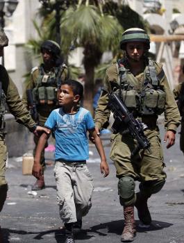 اعتقال طفل فلسطيني من مخيم الجلزون 