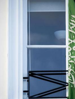 اطلاق  النار على السفارة السعودية في هولندا 