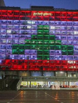 تل ابيب وعلم لبنان 