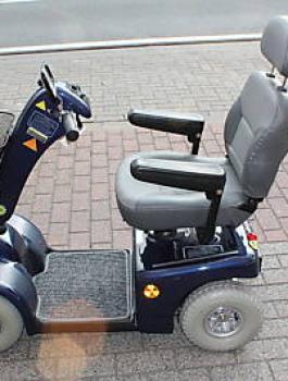 كرسي متحرك يعمل بالصوت 