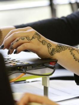 شركة "تطوّر" موظفيها بأغرب طريقة ممكنة