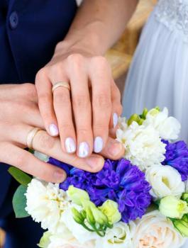 النساء المتزوجات والشريك الاحتياطي 