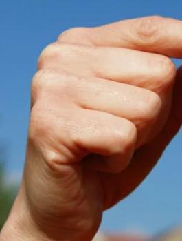 الاصابات بفيروس كورونا 