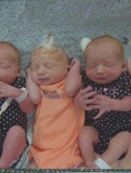 سيدة تنجب 3 توائم 