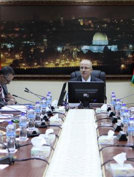 احالة موظفي قطاع غزة الى التقاعد المبكر 