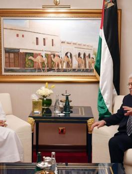 عباس ووزير الخارجية القطري 