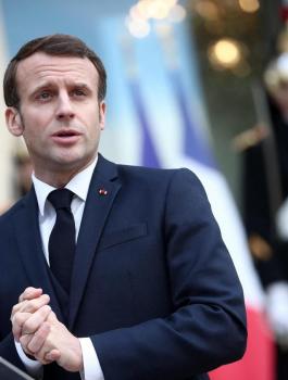 ماكرون وبلا روسيا 