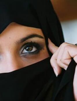 نشر صور الفتيات على فيسبوك 