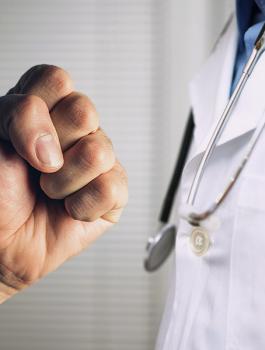 قانون لحماية الاطباء من الاعتداء 