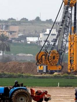 جدار عازل بين اسرائيل وقطاع غزة 