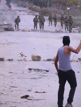 إصابة 7 شبان وإغلاق مدخل اللبن الشرقية بالسواتر التربية والمكعبات