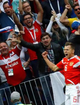 المنتخب السعودي يتلقى هزيمة قاسية بخماسية نظيفة من المنتخب الروسي