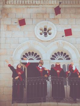 منحة دراسية لعائلة المرحوم جميل الشامي 