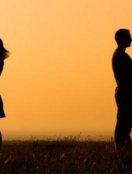 فتاة وخطيبها 