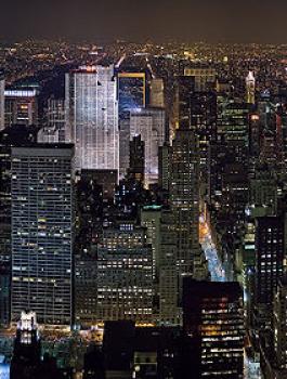 800px-New_York_Midtown_Skyline_at_night_-_Jan_2006_edit1