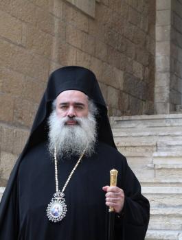 المطران عطا الله حنا يكشف عن تعرضه لتهديدات بسبب حديثه عن العقارات المسربة