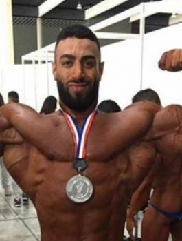 شاب من مخيم الأمعري يفوز بالمركز الثاني في مسابقة عالمية لكمال الأجسام