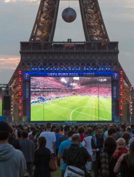 فرنسا تحظر مشاهدة مباريات كأس العالم على شاشات كبيرة في الساحات العامة