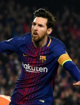 ميسي يعادل رقم رونالدو 