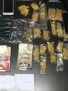 الشرطة تعيد مبلغ 50 ألف دولار لمواطن فقدها في رام الله