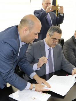 تجديد عقد شركة الاتصالات 