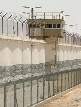 محاولة طعن في سجن النقب 