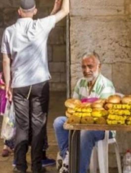 بلدية الاحتلال تمنع المقدسيين من بيع الكعك 