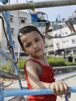 الأوضاع الاقتصادية الصعبة في قطاع غزة تحرم الأطفال من "العيدية"