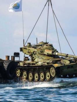 اغراق دبابات لبنانية في البحر 