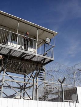 منع زيارة اهالي الاسرى لذويهم 