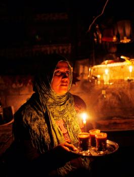 الكهرباء في قطاع غزة تقطع 20 ساعة يومياً!!