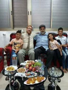 عائلة جابر في الخليل تتبرأ من ابنها محمد جابر لإستقباله المتطرف يهودا غليك