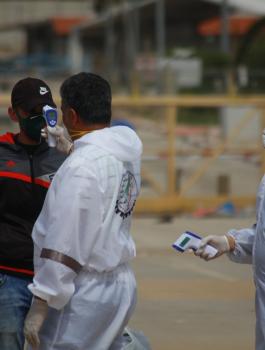 العمال وفتح وفيروس كورونا 