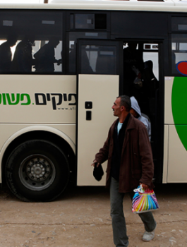 اسرائيل تدخل عمال اردنيين الى ايلات 