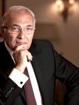 أحمد شفيق يصل مطار القاهرة قادما من الإمارات