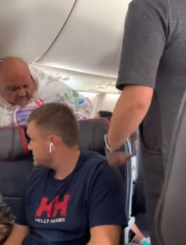 سيدة تحطم لابتوب على رأس صديقها 