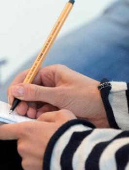 منح دراسية لدى وزارة التربية والتعليم 